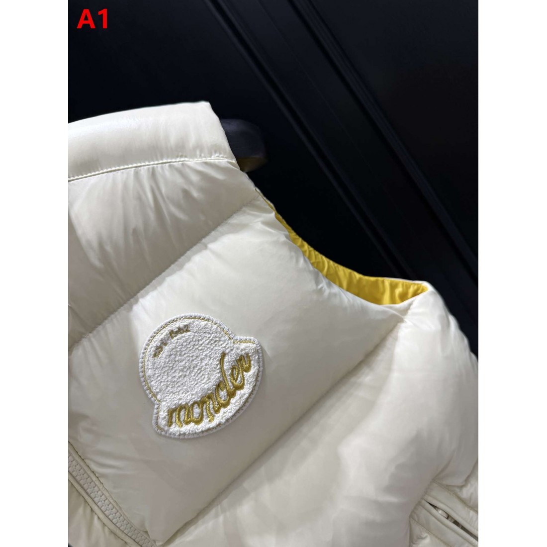 スポーティー コントラストカラー仕様 MONCLER モンクレール コピー パファーベスト デイリーカジュアル