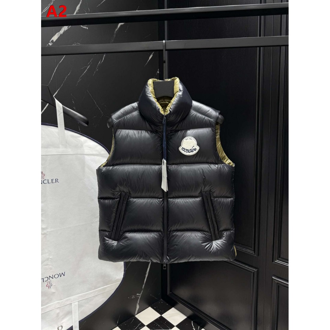 スポーティー コントラストカラー仕様 MONCLER モンクレール コピー パファーベスト デイリーカジュアル