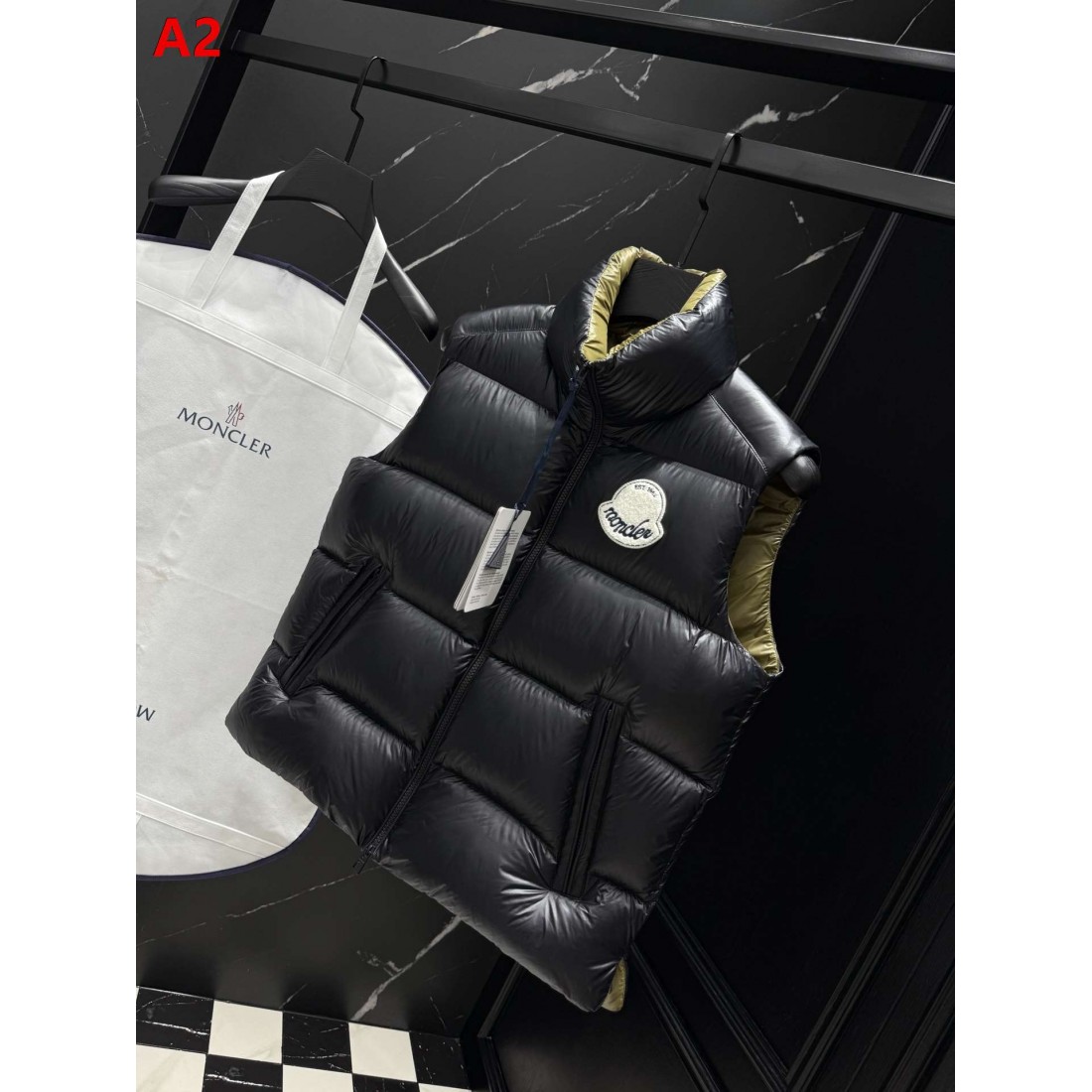 スポーティー コントラストカラー仕様 MONCLER モンクレール コピー パファーベスト デイリーカジュアル