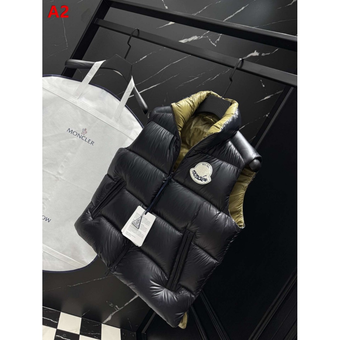 スポーティー コントラストカラー仕様 MONCLER モンクレール コピー パファーベスト デイリーカジュアル