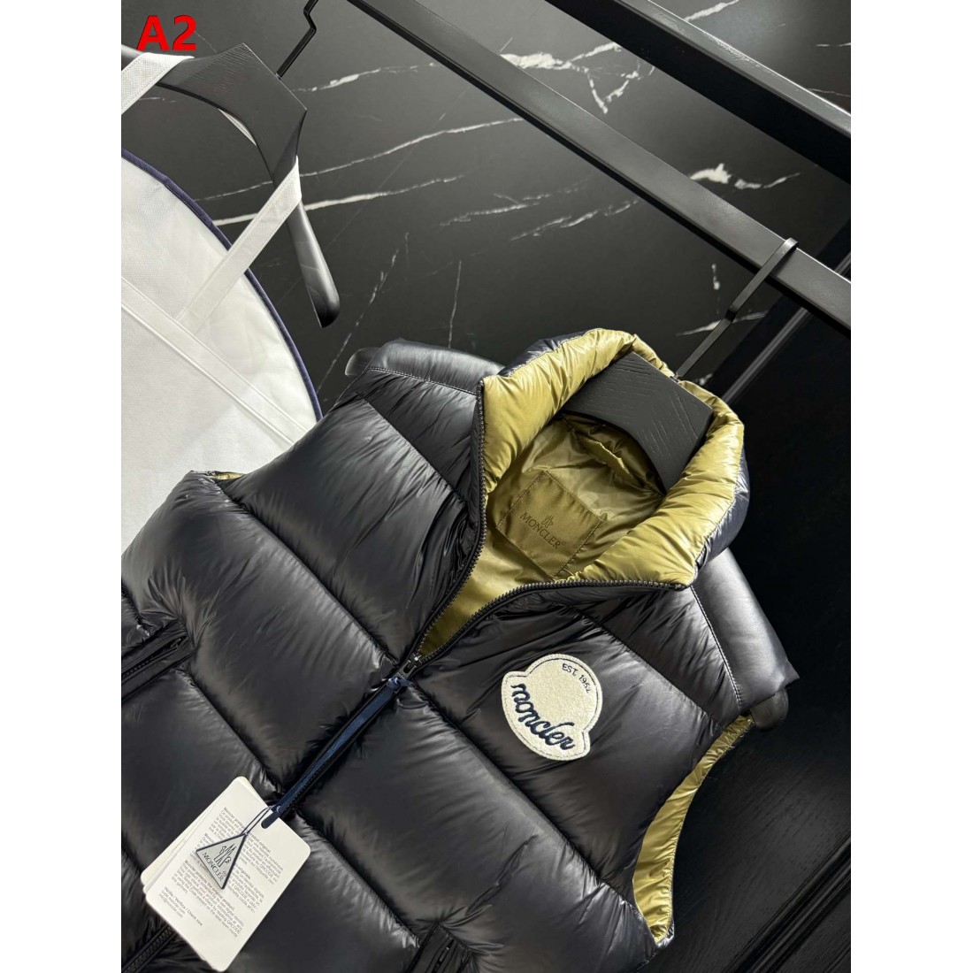 スポーティー コントラストカラー仕様 MONCLER モンクレール コピー パファーベスト デイリーカジュアル