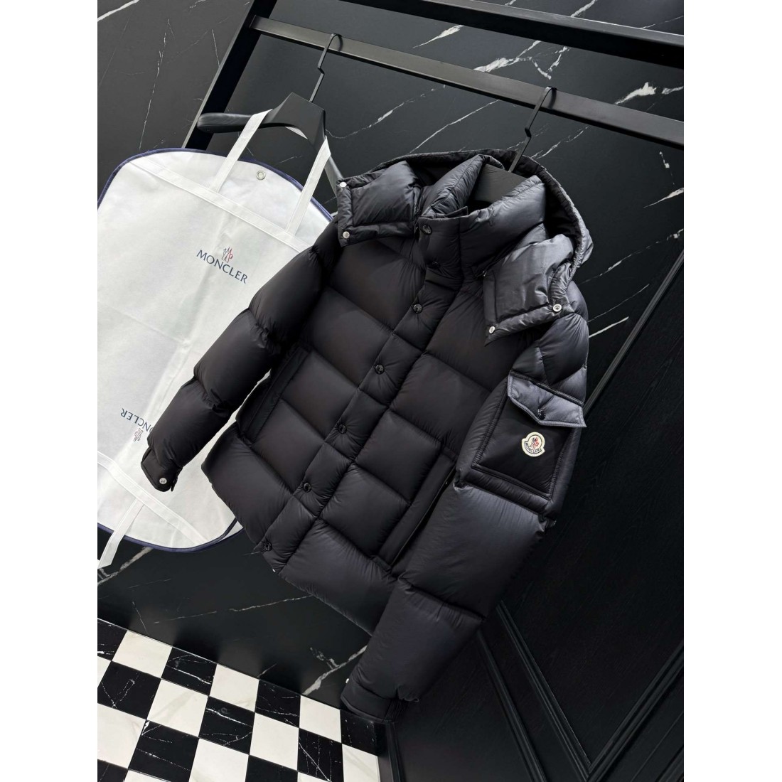 配色ショルダー テックアクセント フード付き MONCLER モンクレール コピー ダウンジャケット アーバンスポーツ