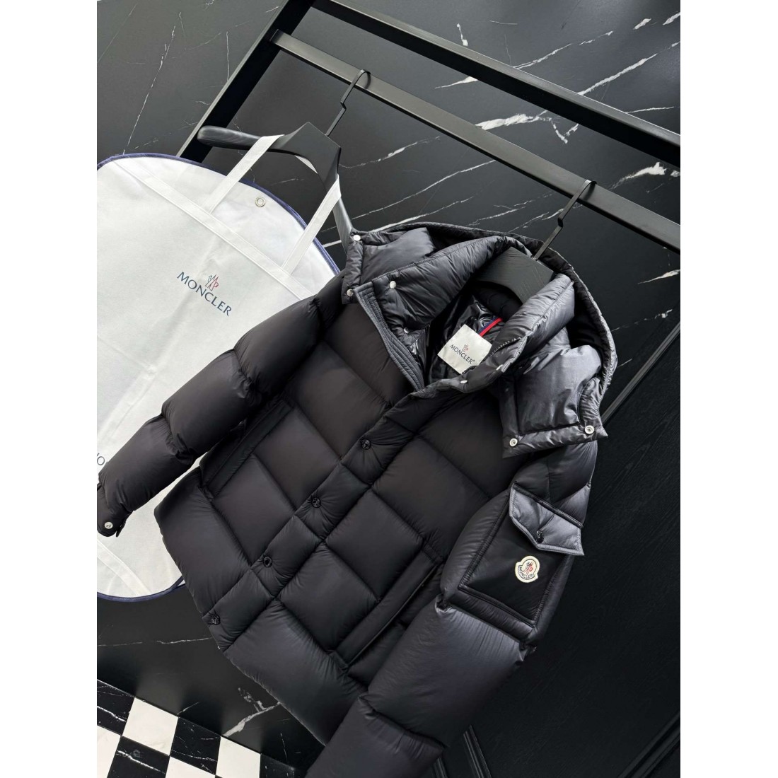 配色ショルダー テックアクセント フード付き MONCLER モンクレール コピー ダウンジャケット アーバンスポーツ