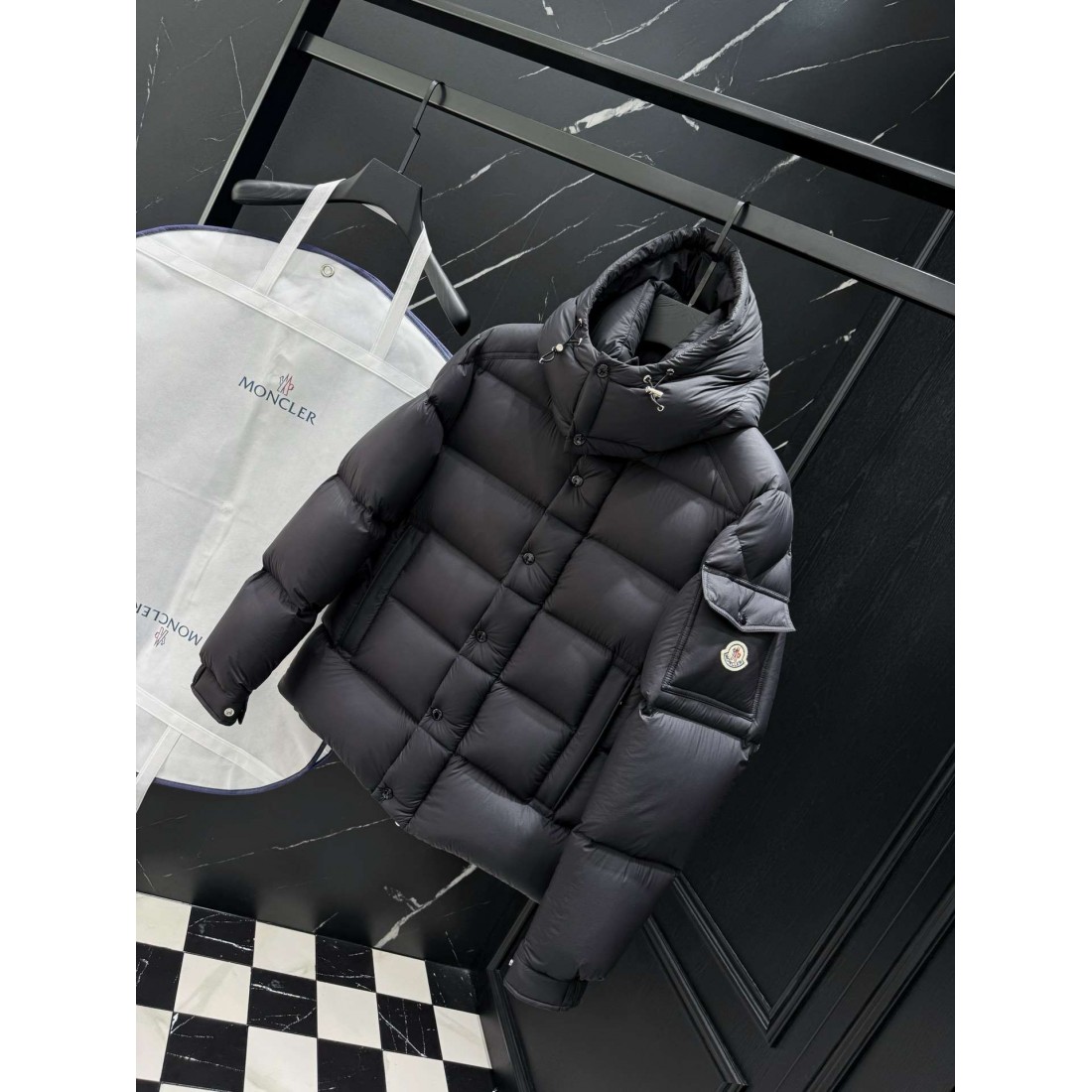 配色ショルダー テックアクセント フード付き MONCLER モンクレール コピー ダウンジャケット アーバンスポーツ