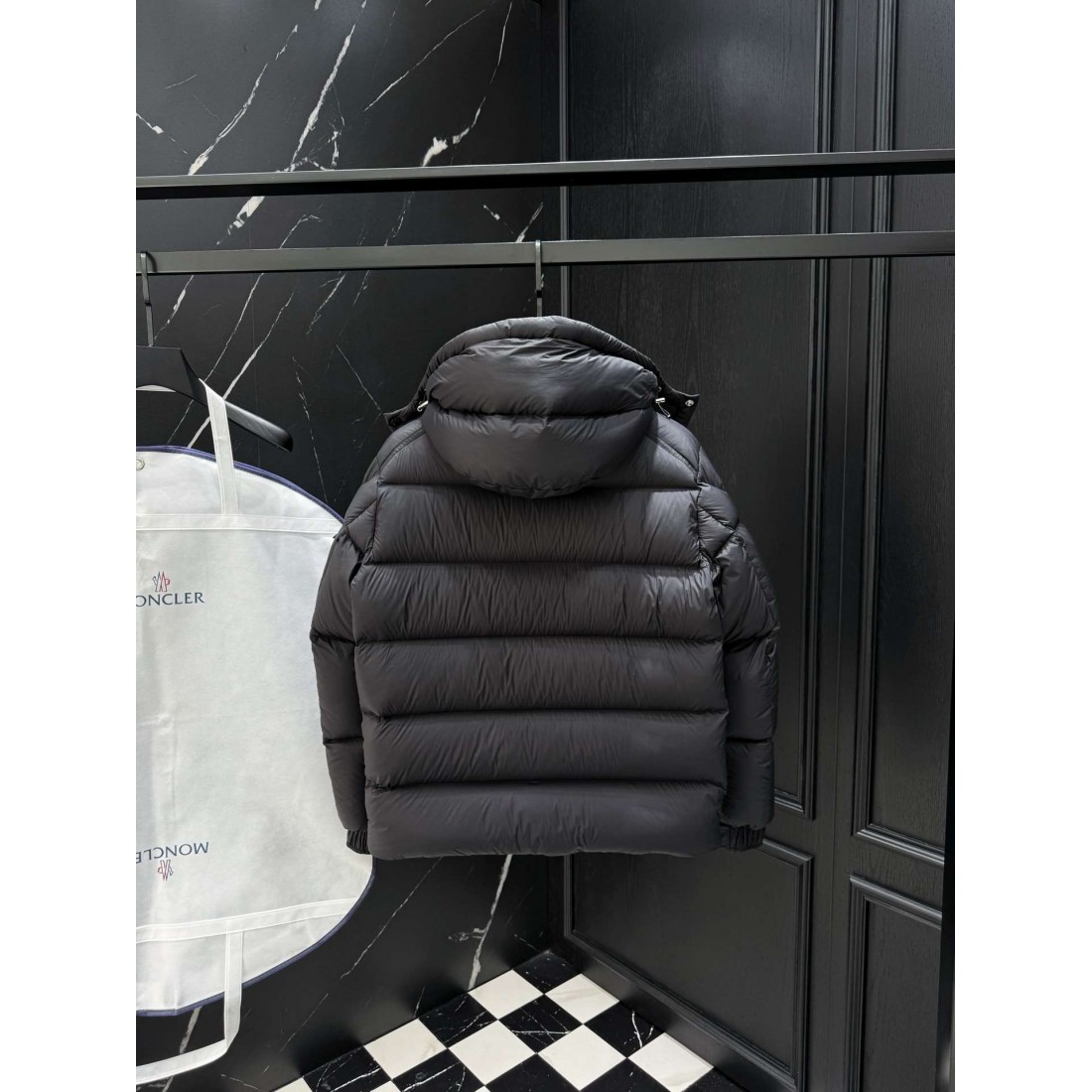 配色ショルダー テックアクセント フード付き MONCLER モンクレール コピー ダウンジャケット アーバンスポーツ