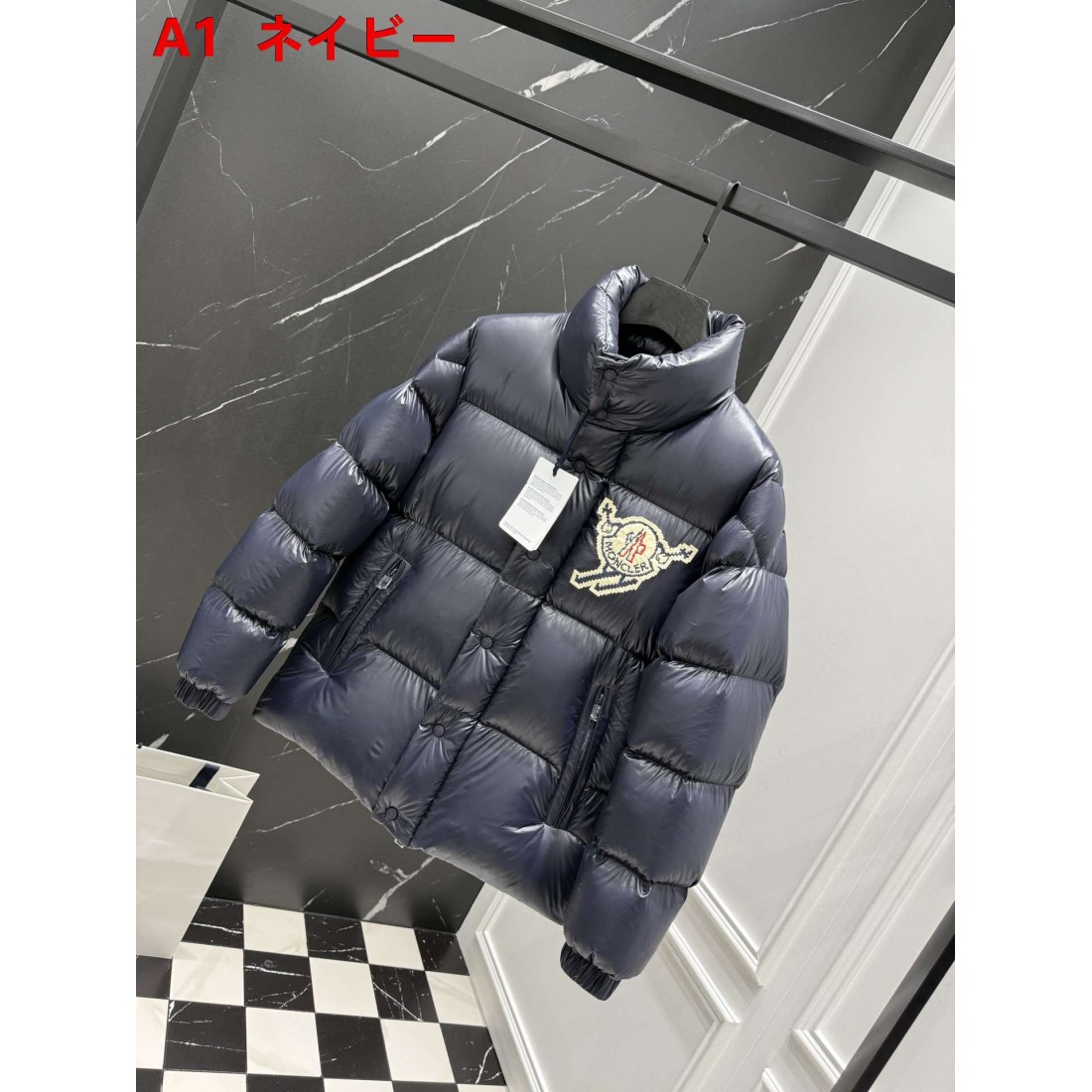 シャイニー仕様 アイコンワッペン フード付き MONCLER モンクレール コピー ダウンジャケット アーバンストリート