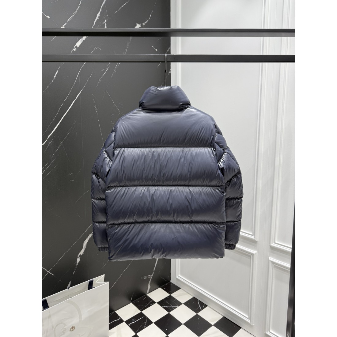 シャイニー仕様 アイコンワッペン フード付き MONCLER モンクレール コピー ダウンジャケット アーバンストリート