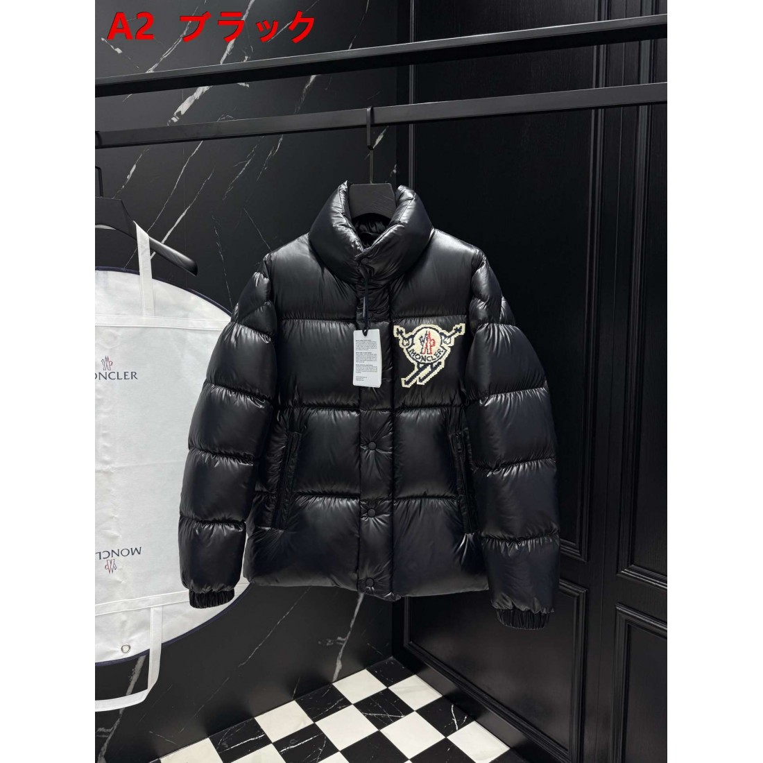 シャイニー仕様 アイコンワッペン フード付き MONCLER モンクレール コピー ダウンジャケット アーバンストリート
