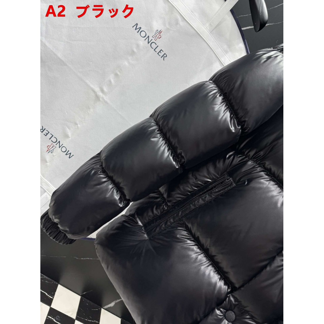 シャイニー仕様 アイコンワッペン フード付き MONCLER モンクレール コピー ダウンジャケット アーバンストリート