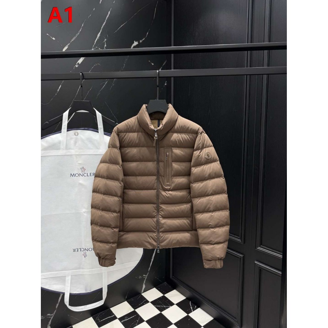都会派 ミニマルスポーツ仕様 ショートダウン MONCLER モンクレール コピー ダウンジャケット デイリーカジュアル