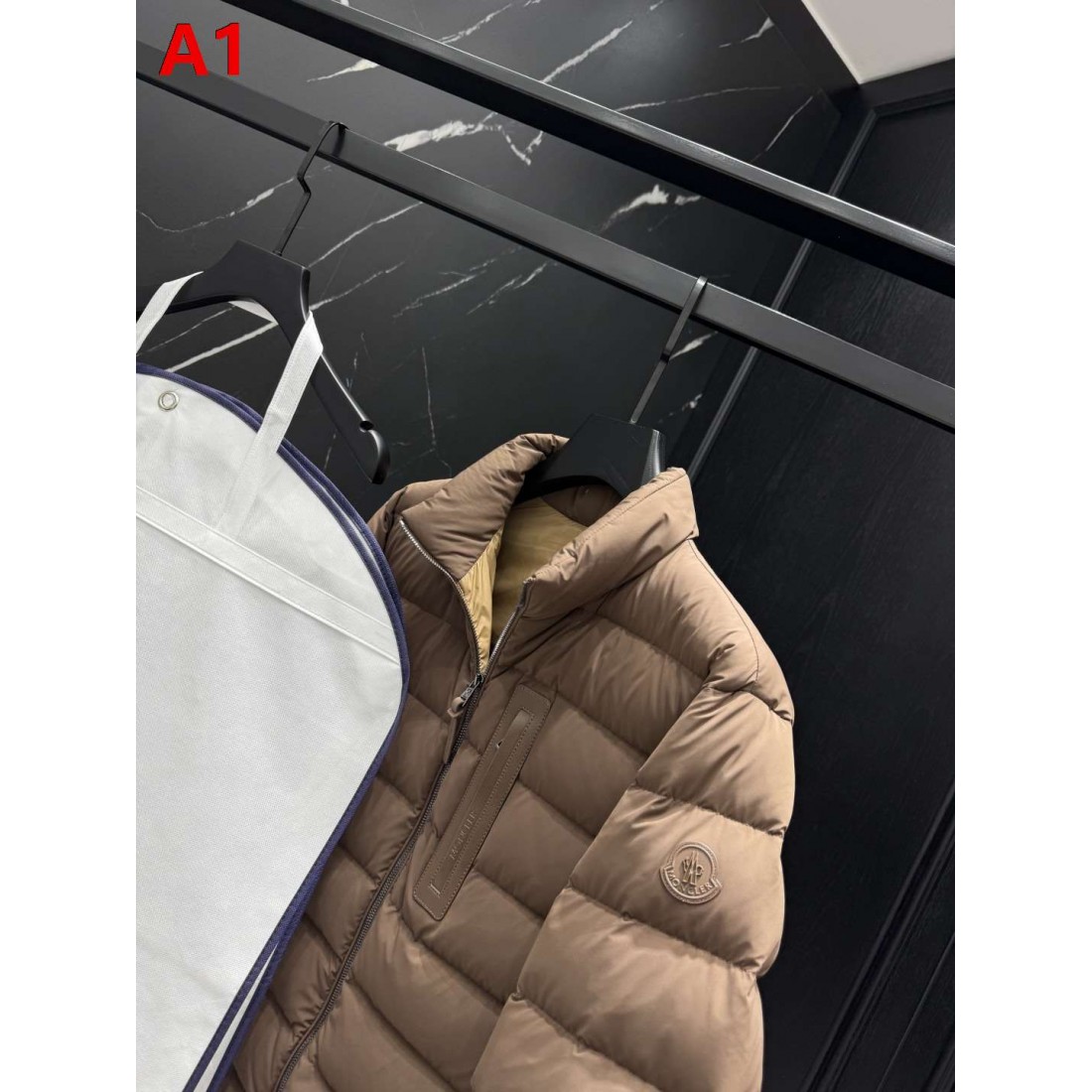 都会派 ミニマルスポーツ仕様 ショートダウン MONCLER モンクレール コピー ダウンジャケット デイリーカジュアル