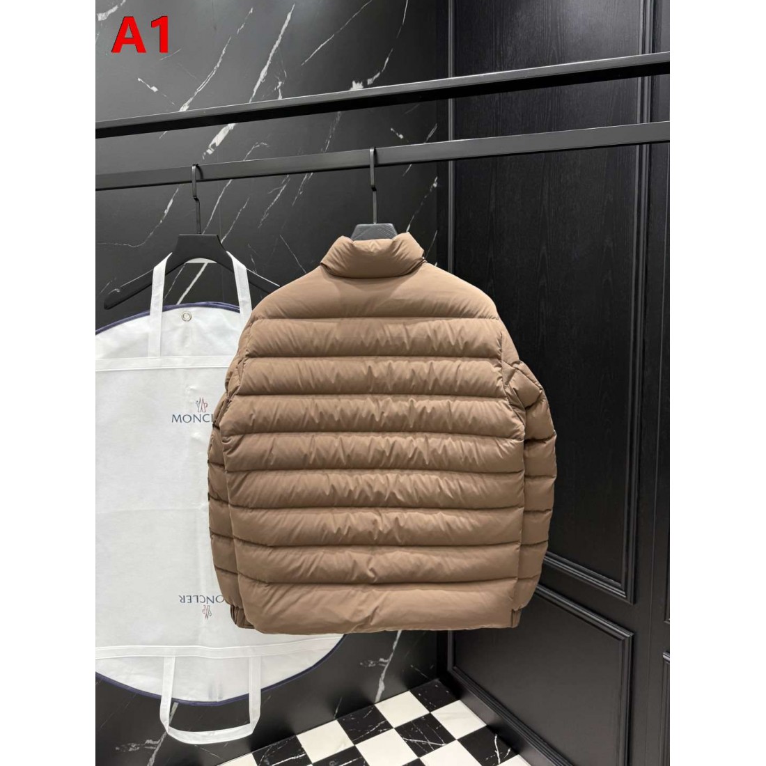 都会派 ミニマルスポーツ仕様 ショートダウン MONCLER モンクレール コピー ダウンジャケット デイリーカジュアル