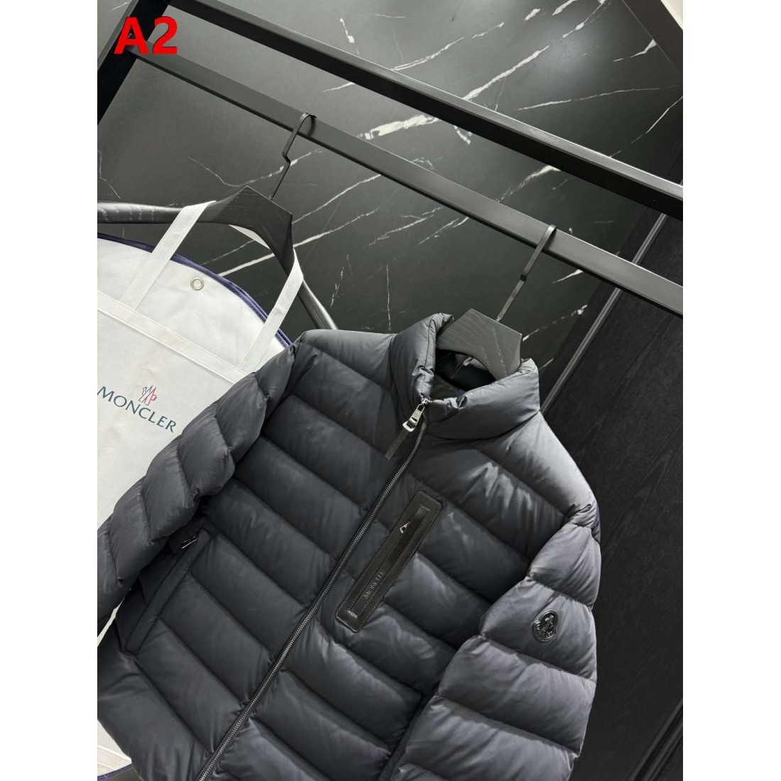 都会派 ミニマルスポーツ仕様 ショートダウン MONCLER モンクレール コピー ダウンジャケット デイリーカジュアル
