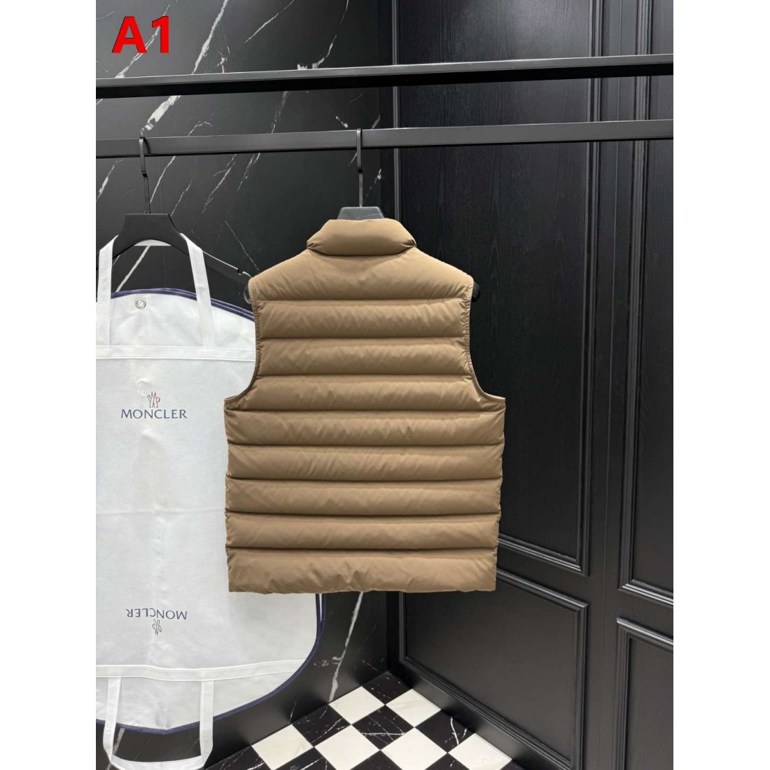 軽快レイヤード ショートシルエット MONCLER モンクレール コピー パファーベスト デイリーカジュアル