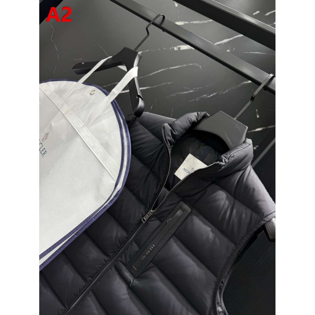軽快レイヤード ショートシルエット MONCLER モンクレール コピー パファーベスト デイリーカジュアル