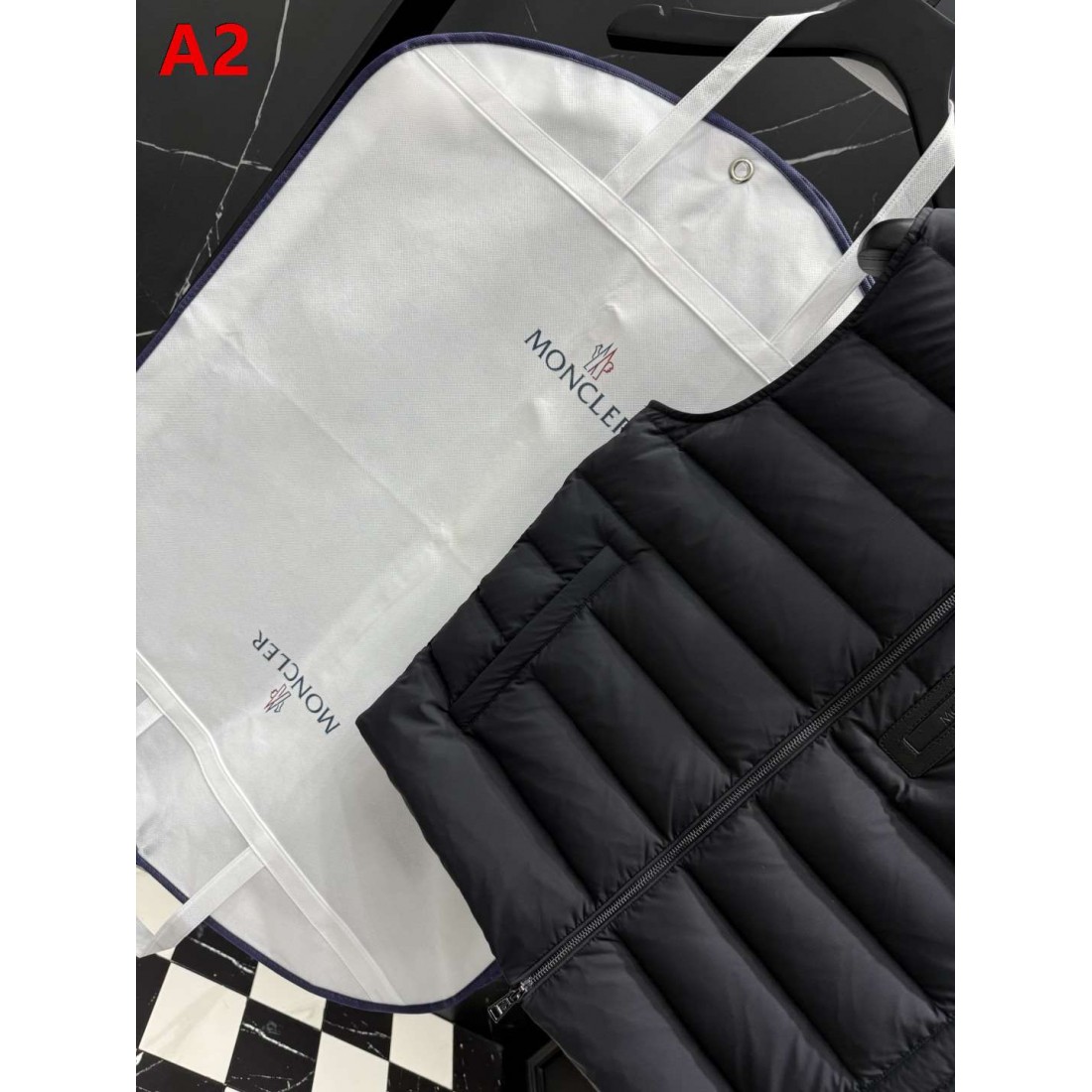 軽快レイヤード ショートシルエット MONCLER モンクレール コピー パファーベスト デイリーカジュアル