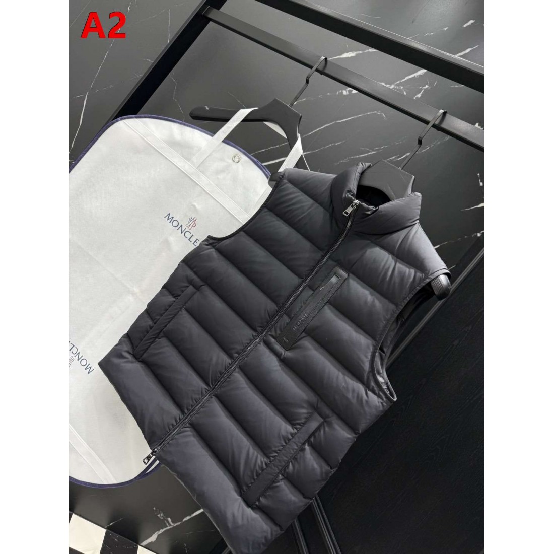 軽快レイヤード ショートシルエット MONCLER モンクレール コピー パファーベスト デイリーカジュアル