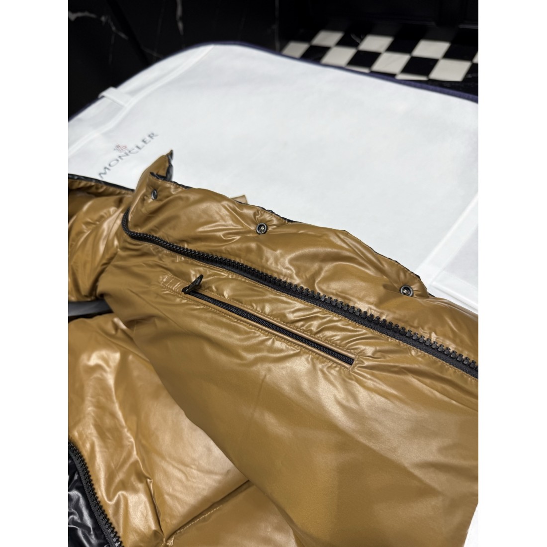 メタリックアクセント ウィンターストリート MONCLER モンクレール コピー パファージャケット デイリーカジュアル