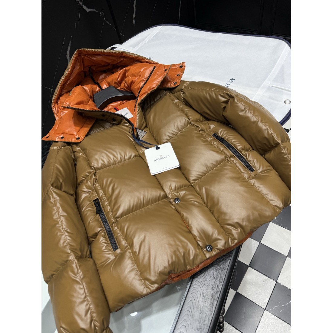 メタリックアクセント ウィンターストリート MONCLER モンクレール コピー パファージャケット デイリーカジュアル