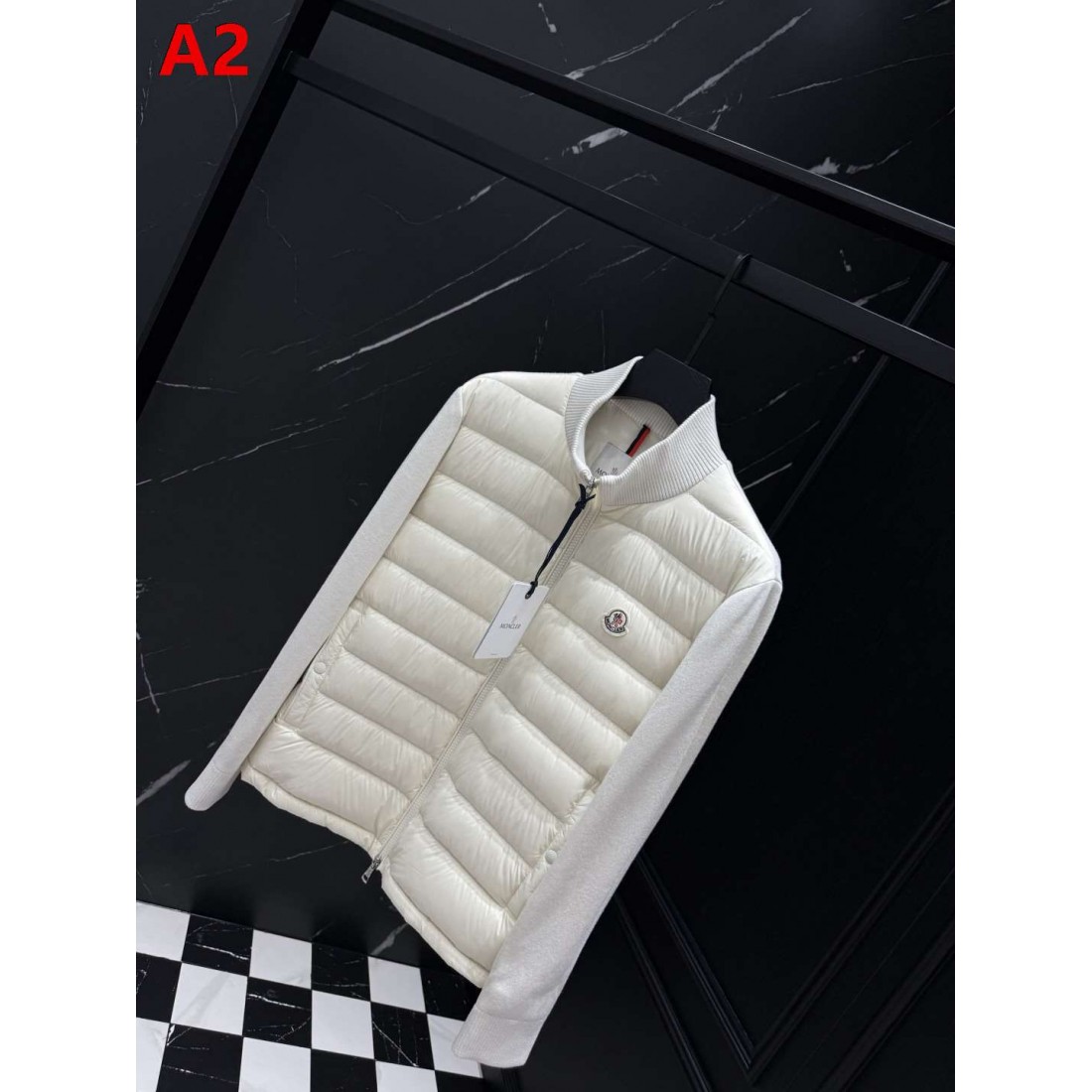 ブラック・アイボリー スタンドカラー MONCLER モンクレール コピー ダウンジャケット デイリーカジュアル