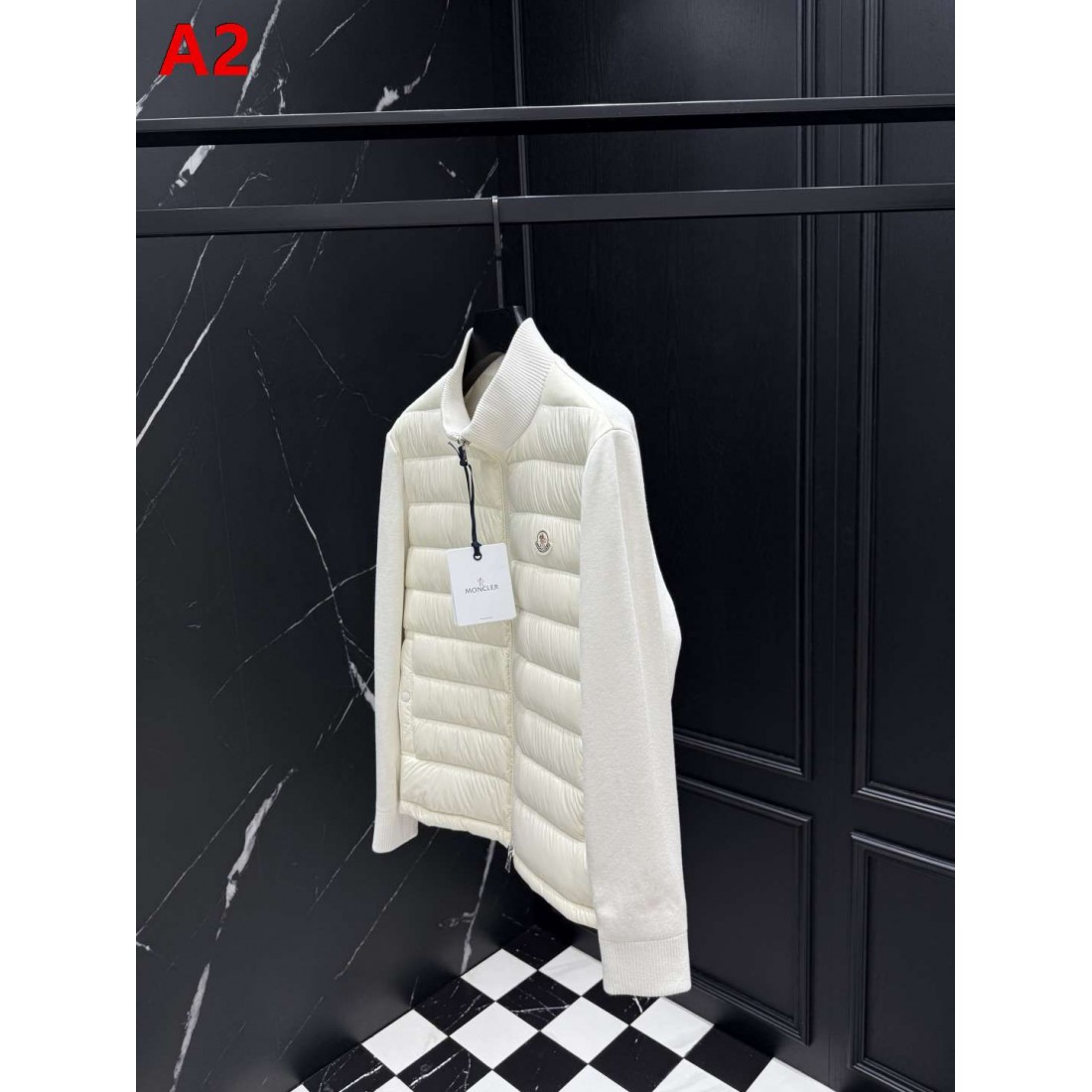 ブラック・アイボリー スタンドカラー MONCLER モンクレール コピー ダウンジャケット デイリーカジュアル