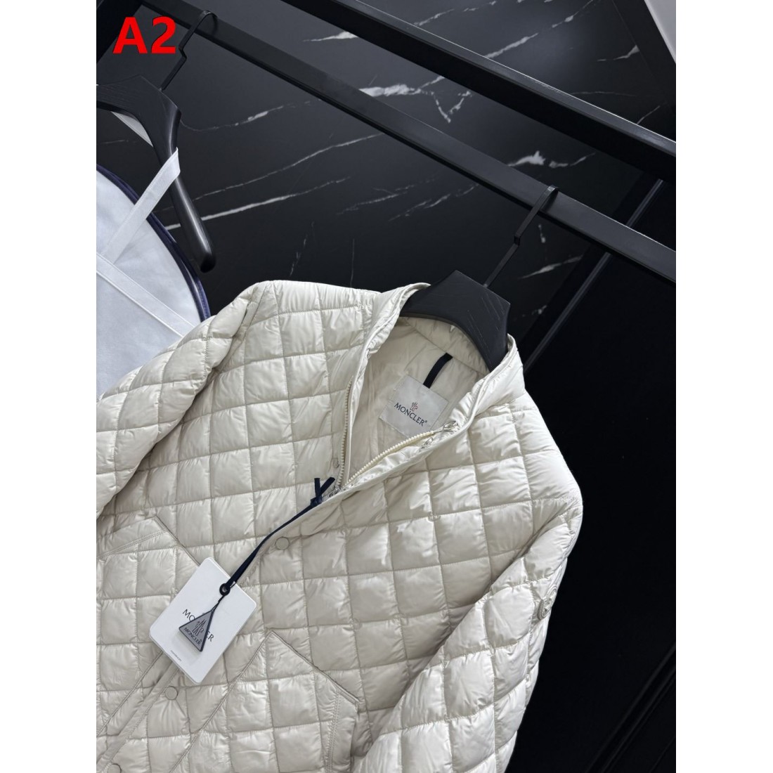 ブラック・アイボリー・ダークネイビー スタンドカラー MONCLER モンクレール コピー ダウンジャケット デイリーカジュアル