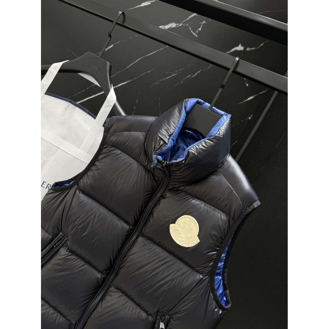 ショートフォルム ウィンタースポーツ MONCLER モンクレール コピー パファーベスト デイリーカジュアル
