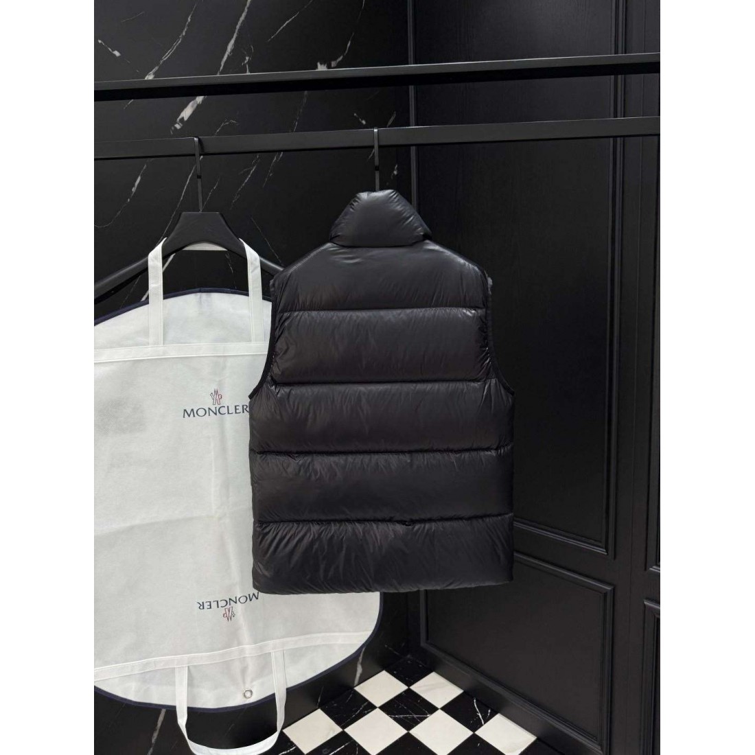 ショートフォルム ウィンタースポーツ MONCLER モンクレール コピー パファーベスト デイリーカジュアル