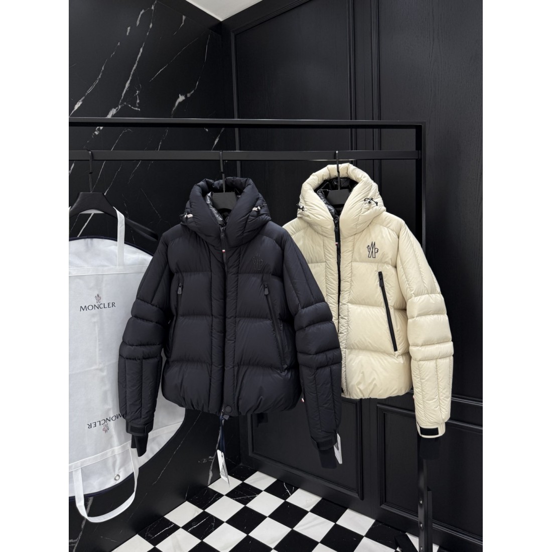フード付き ジップポケット スポーティー仕様 MONCLER モンクレール コピー ダウンジャケット アーバンアウトドア