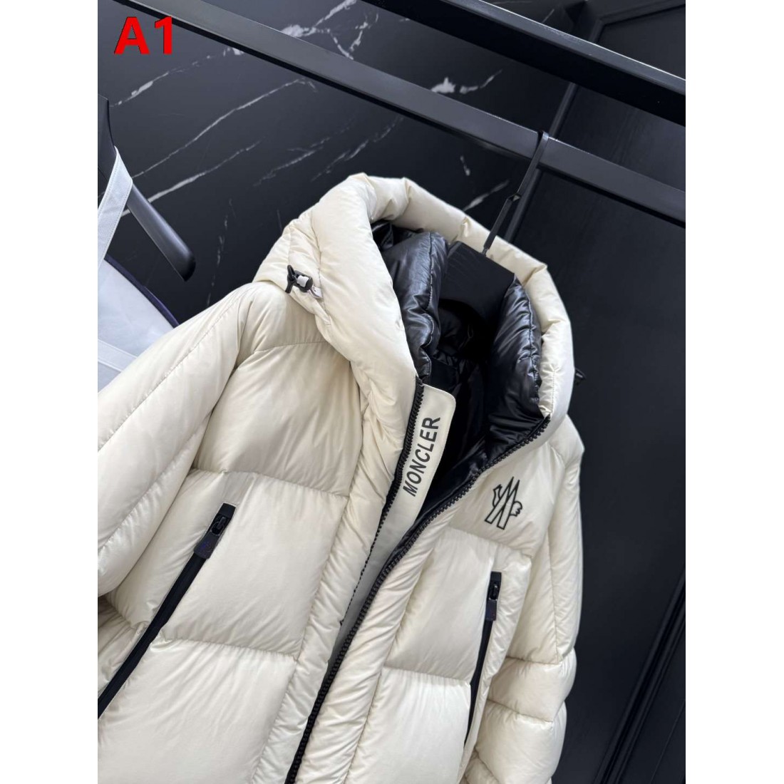 フード付き ジップポケット スポーティー仕様 MONCLER モンクレール コピー ダウンジャケット アーバンアウトドア