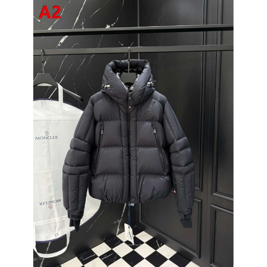 フード付き ジップポケット スポーティー仕様 MONCLER モンクレール コピー ダウンジャケット アーバンアウトドア
