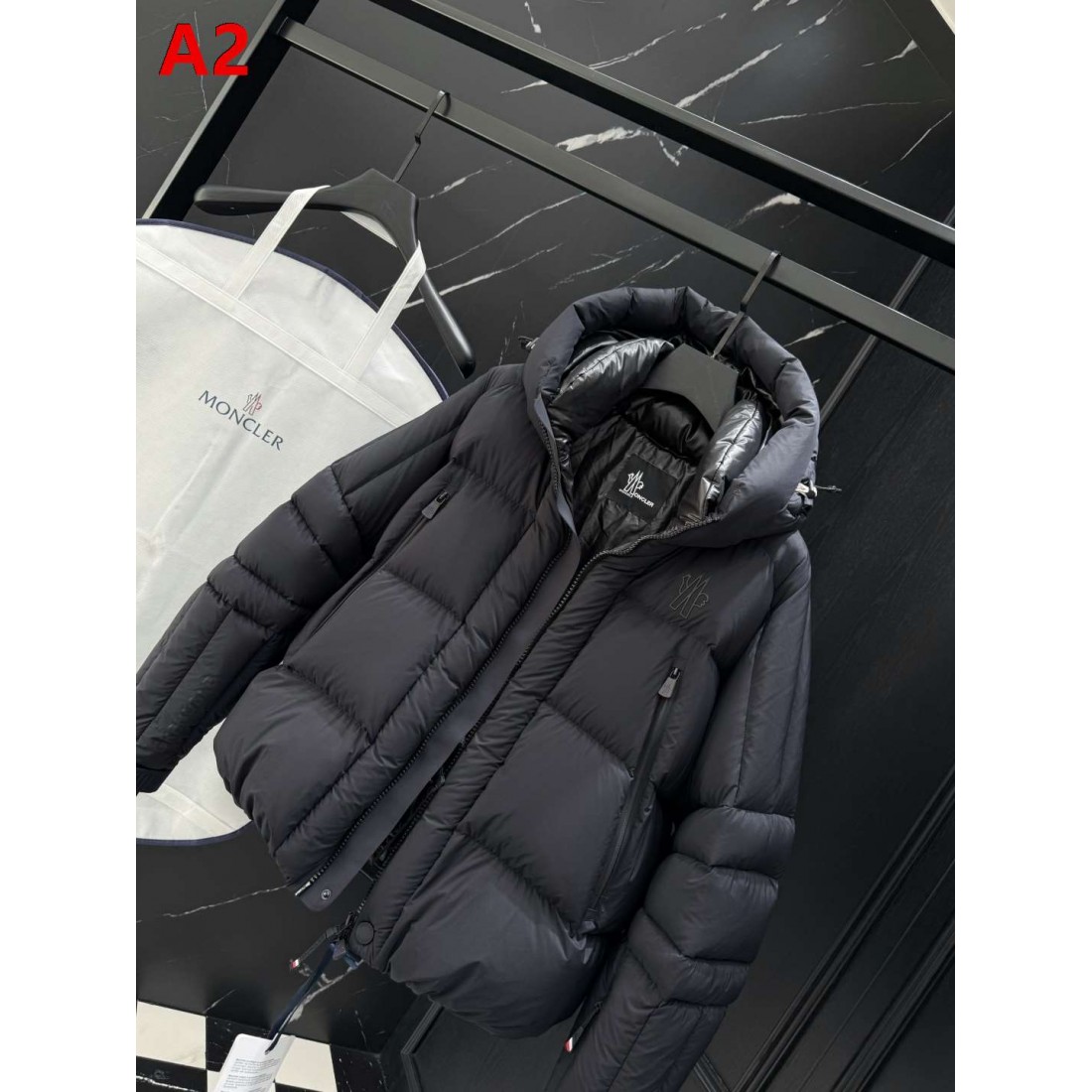 フード付き ジップポケット スポーティー仕様 MONCLER モンクレール コピー ダウンジャケット アーバンアウトドア