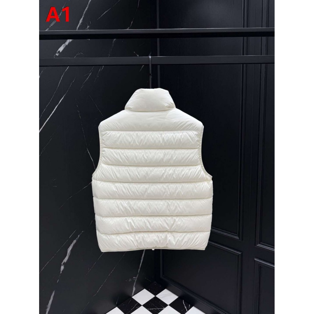 軽快レイヤード ショートシルエット MONCLER モンクレール コピー パファーベスト アーバンカジュアル