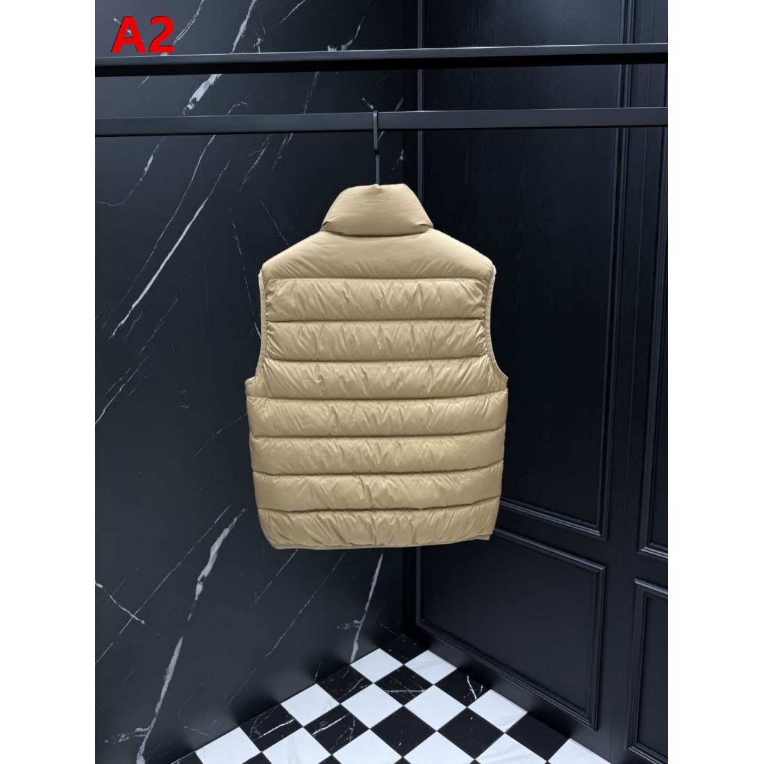 軽快レイヤード ショートシルエット MONCLER モンクレール コピー パファーベスト アーバンカジュアル