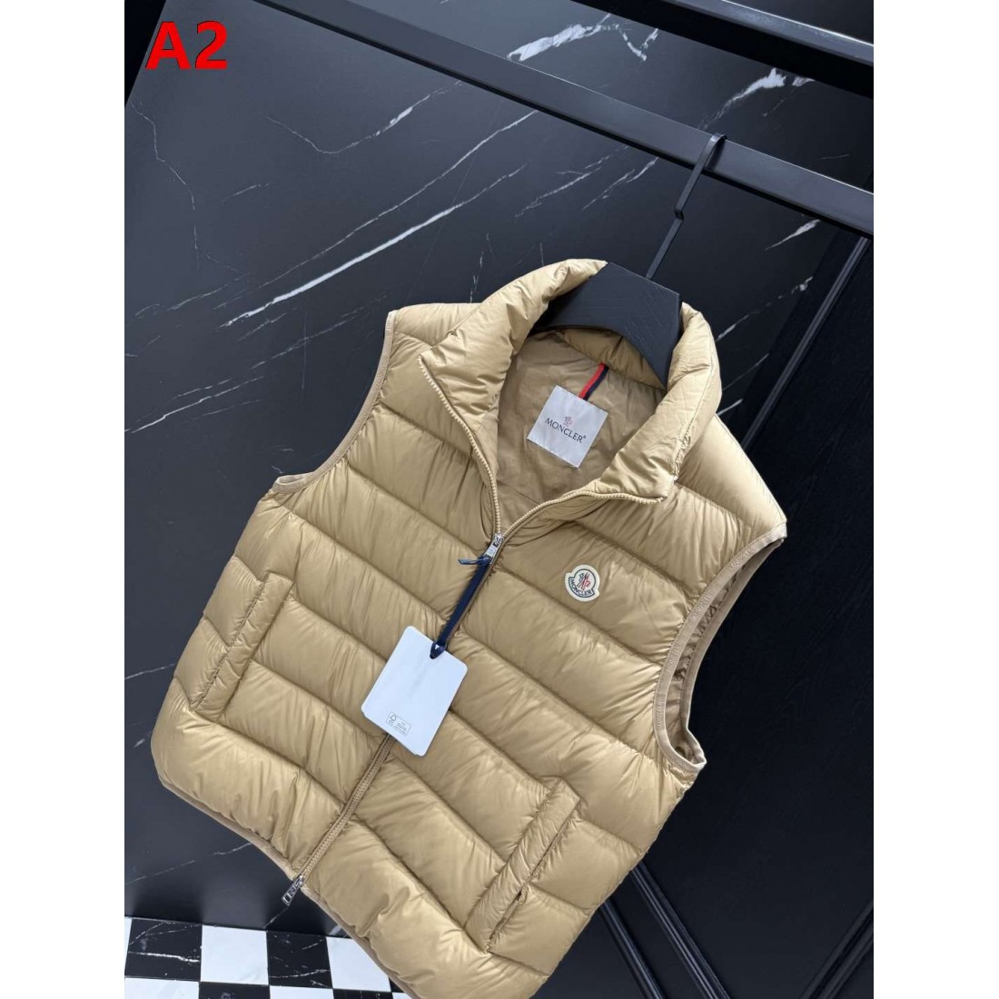 軽快レイヤード ショートシルエット MONCLER モンクレール コピー パファーベスト アーバンカジュアル