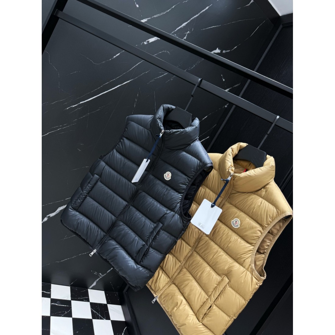 軽快レイヤード ショートシルエット MONCLER モンクレール コピー パファーベスト アーバンカジュアル