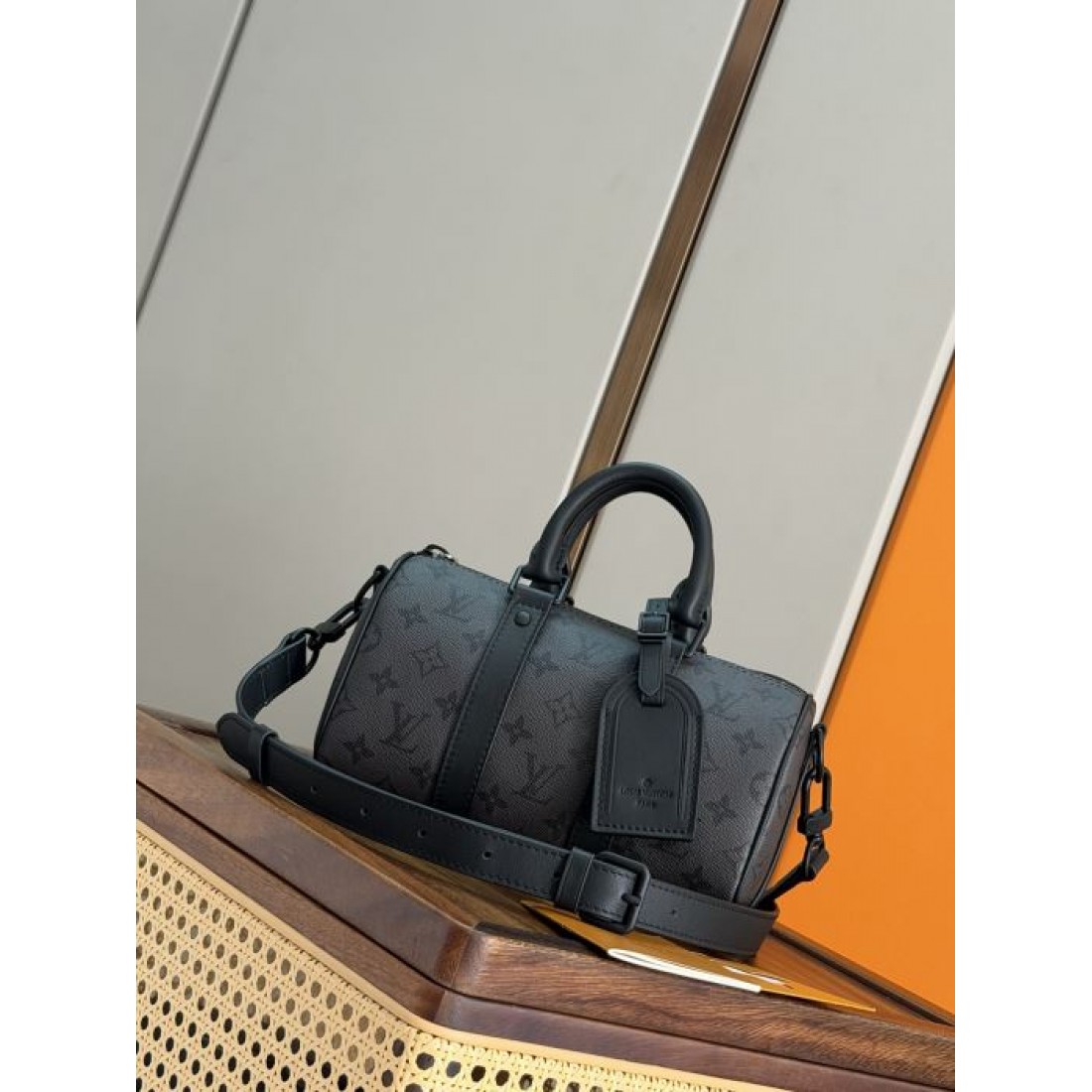 クラシックな筒型デザインのLOUISVUITTO...
