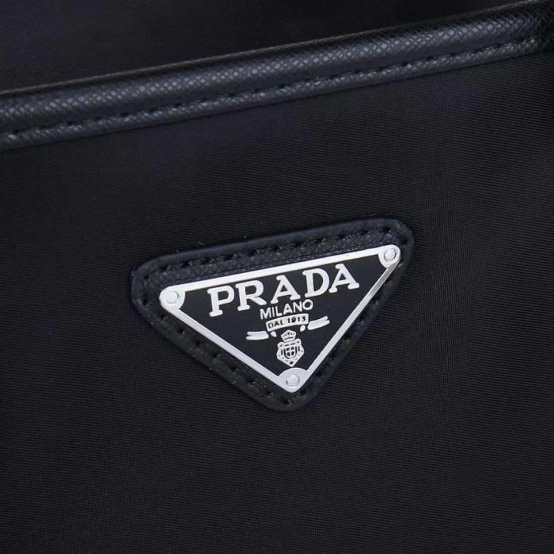 サイドジップポケット レザー調ハンドル PRADA プラダ コピー ビジネスバッグ ブラック オフィスワーク 書類携帯