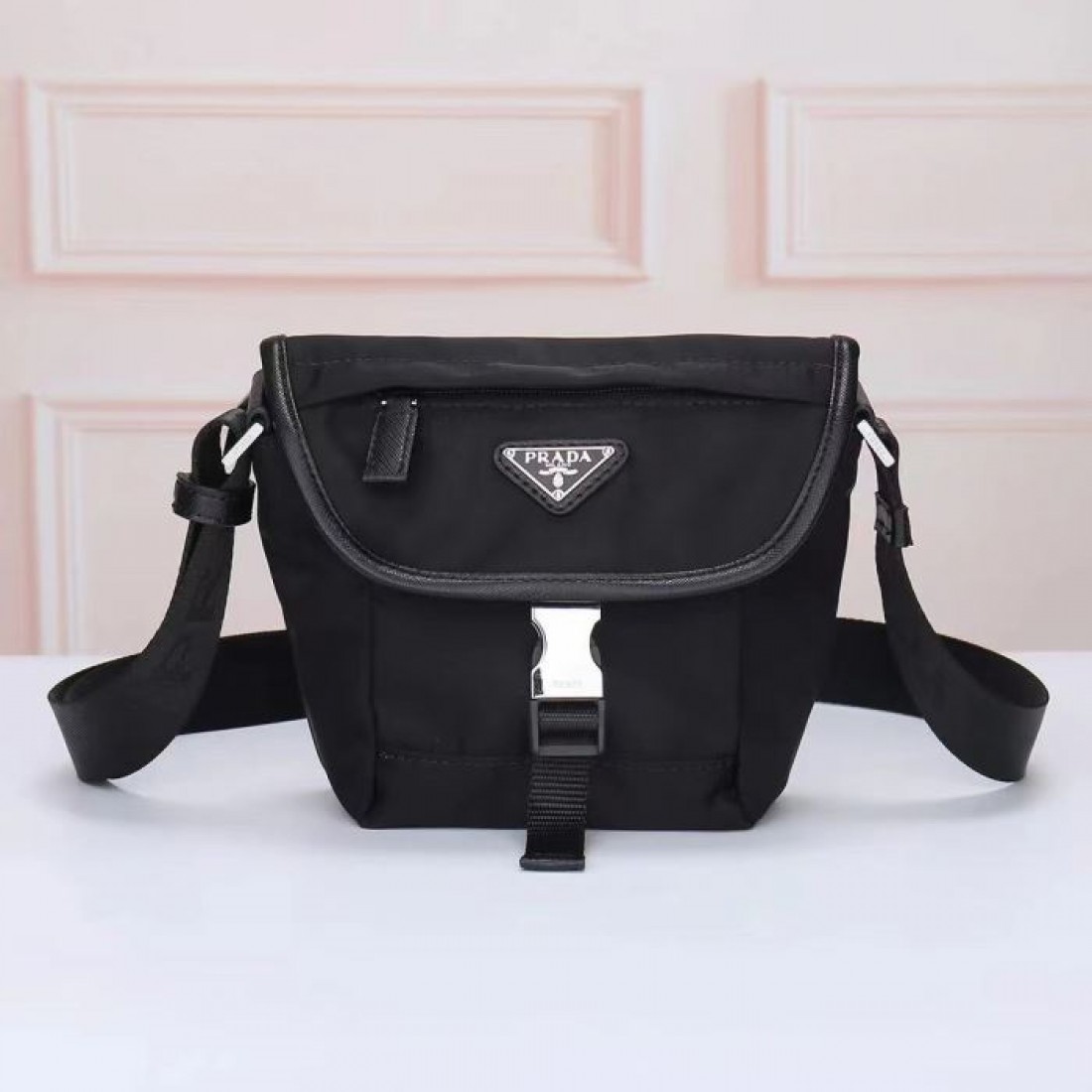 ナイロン調素材 センターベルト装飾 PRADA ...