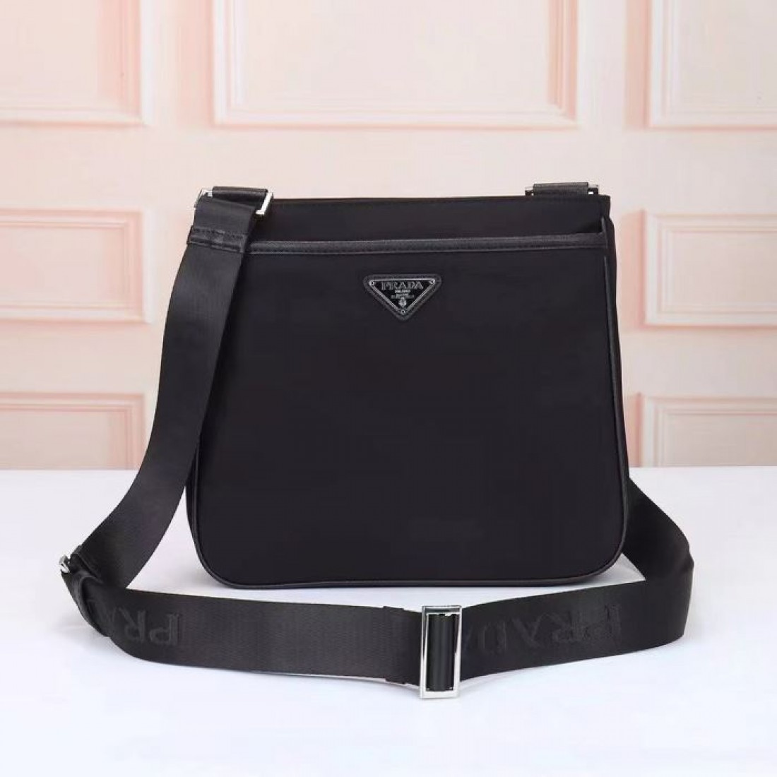 幅広ロゴ入りベルト マットな質感 PRADA プ...