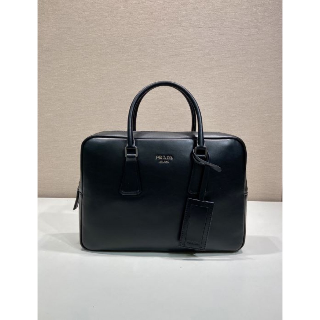ネイビー ブラウン2色展開 スマートな横型設計 PRADA プラダ コピー ビジネスバッグ メンズ通勤 フォーマルスタイル