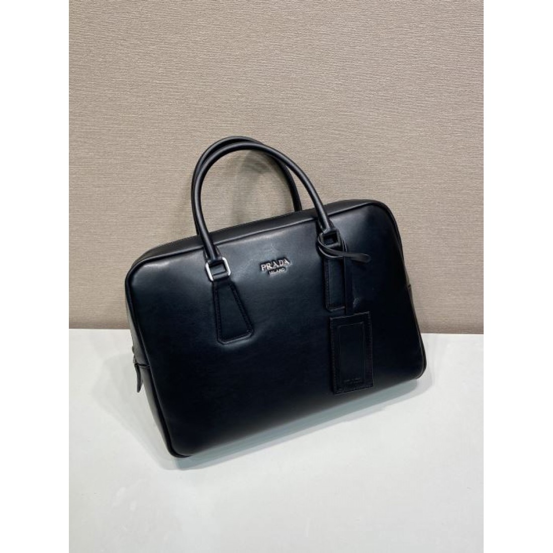 ネイビー ブラウン2色展開 スマートな横型設計 PRADA プラダ コピー ビジネスバッグ メンズ通勤 フォーマルスタイル