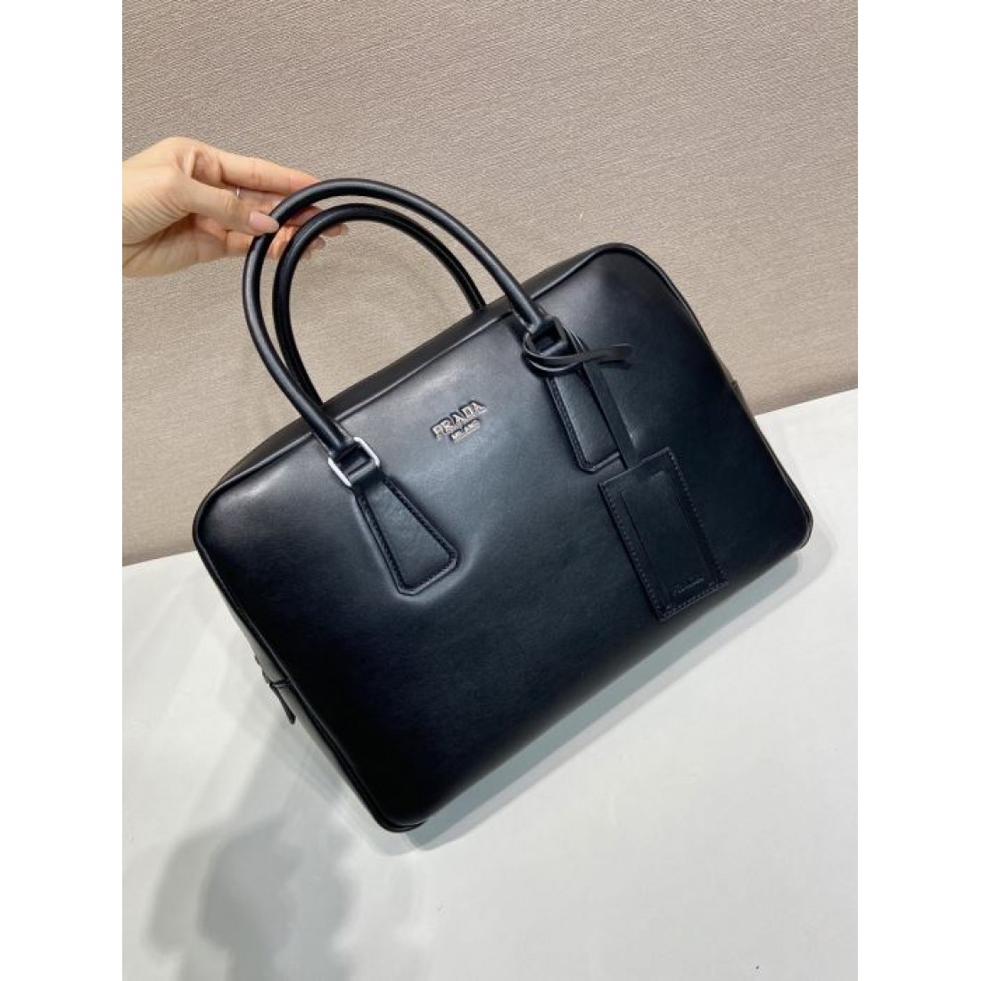 ネイビー ブラウン2色展開 スマートな横型設計 PRADA プラダ コピー ビジネスバッグ メンズ通勤 フォーマルスタイル