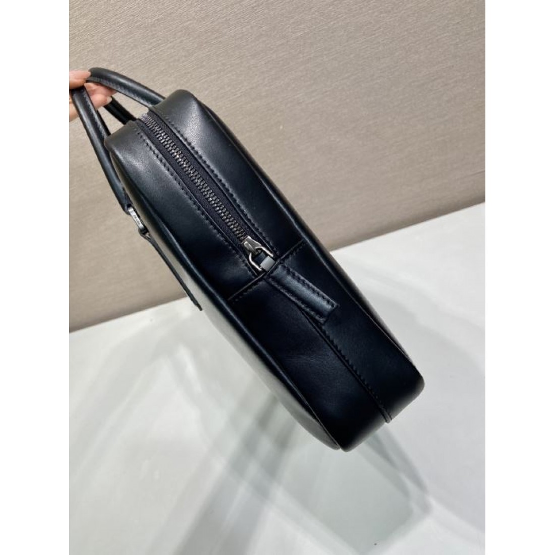 ネイビー ブラウン2色展開 スマートな横型設計 PRADA プラダ コピー ビジネスバッグ メンズ通勤 フォーマルスタイル