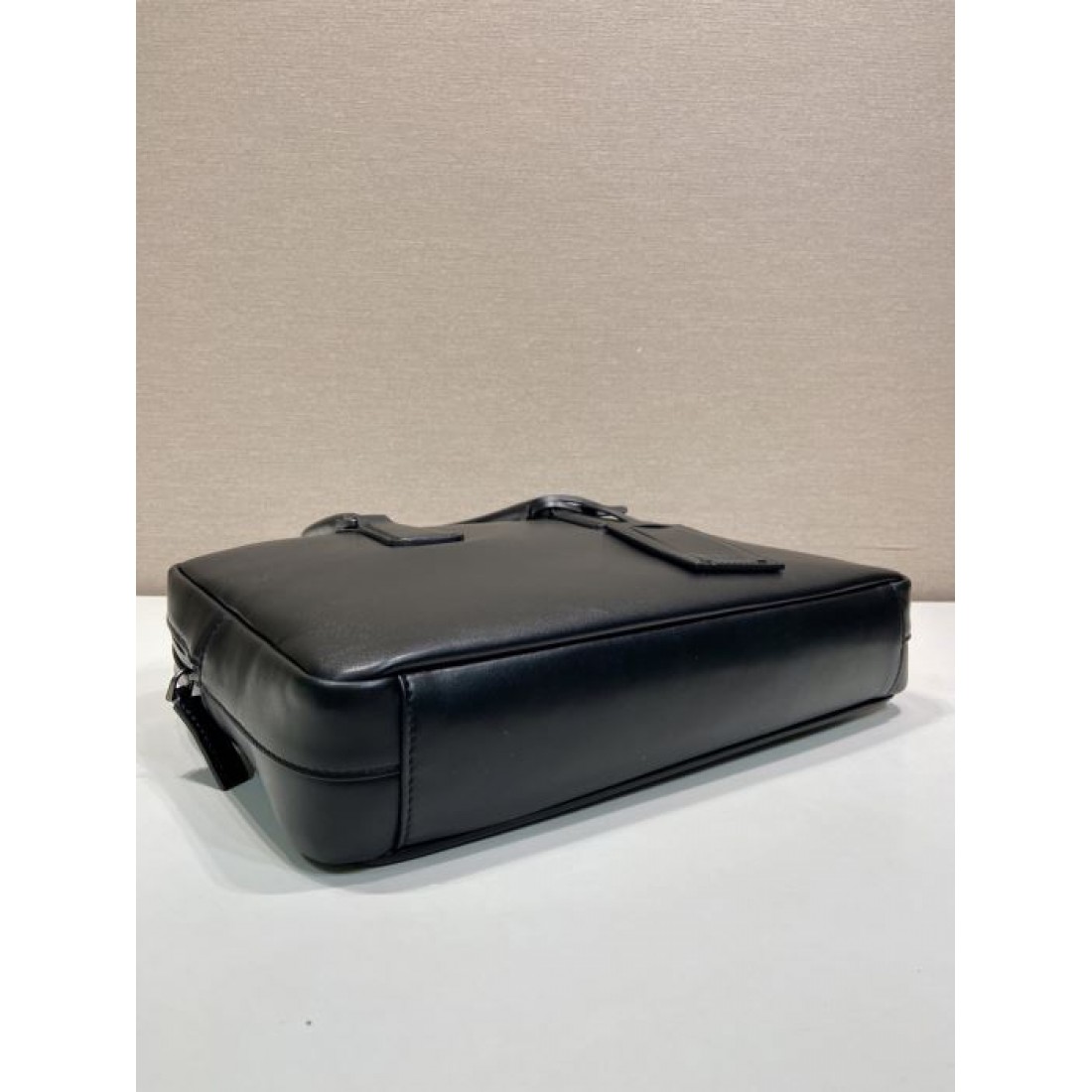 ネイビー ブラウン2色展開 スマートな横型設計 PRADA プラダ コピー ビジネスバッグ メンズ通勤 フォーマルスタイル