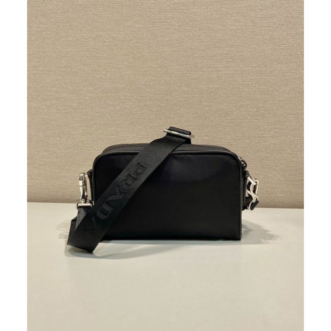 ミニポーチ付き コンパクト設計 PRADA プラダ コピー クロスボディバッグ メンズ斜め掛け 休日カジュアル