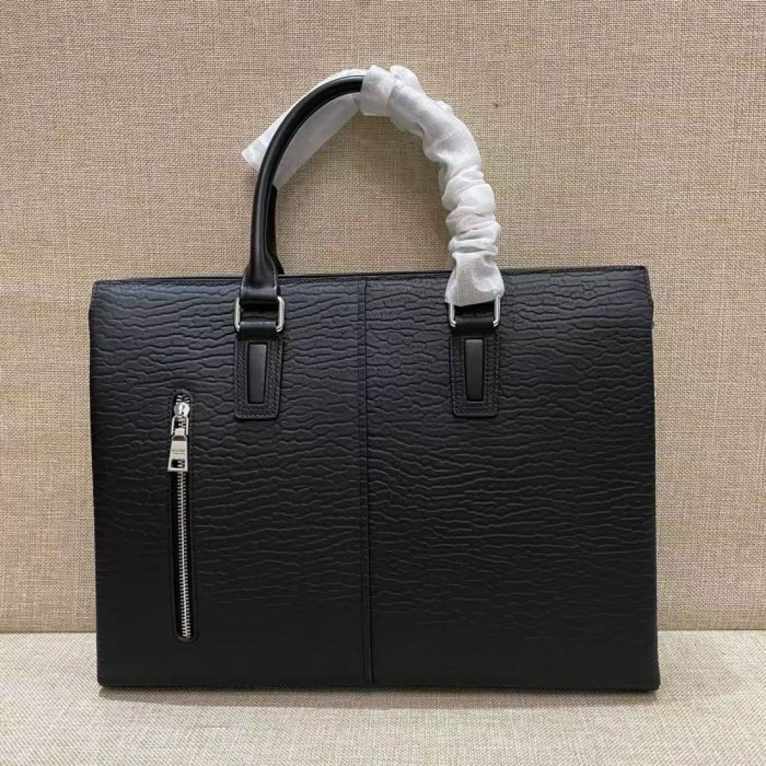 人気上昇 メタルロゴ ダブルハンドル PRADA プラダ コピー ブリーフケース 横型スクエア ビジネスカジュアル