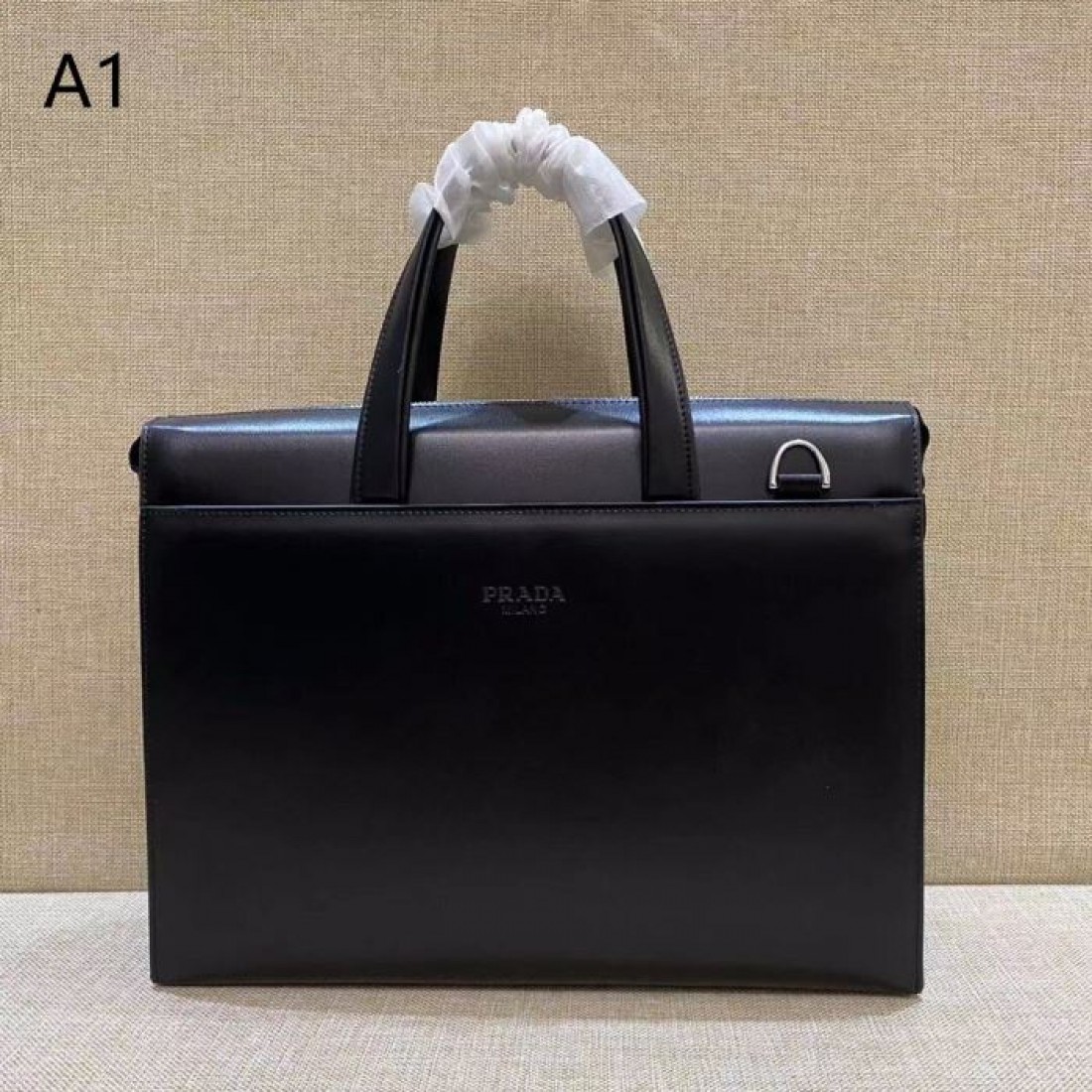 洗練レザー調 スリムデザイン PRADA プラダ...