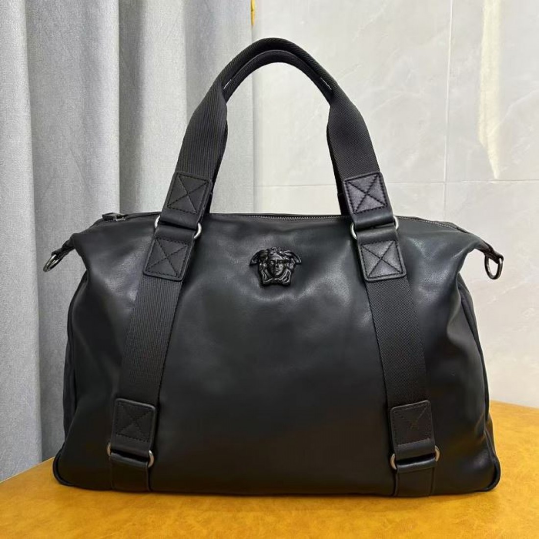 ブラックレザー調 大容量デザイン VERSACE...