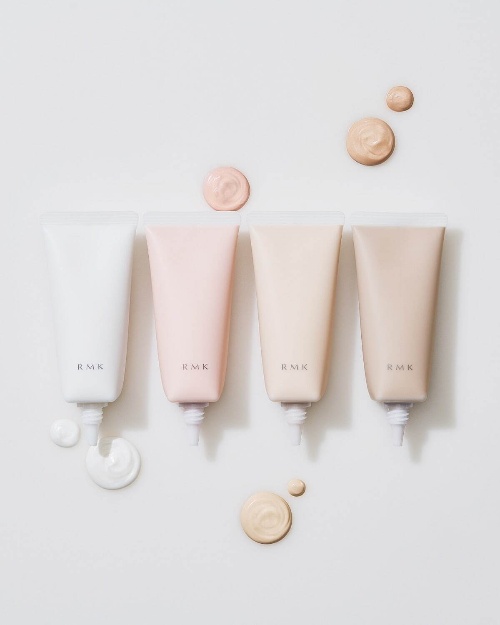 左から) RMK スムースフィット ポアレスベース 01、02、03、04 各35g 各4,180円